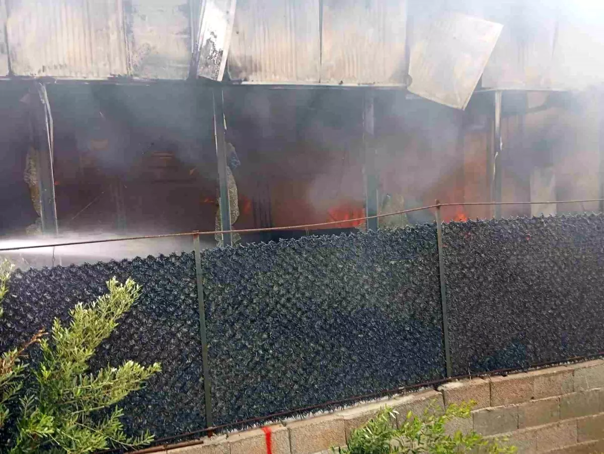 Hatay\'da Kafe ve Oyun Merkezinde Yangın Paniği