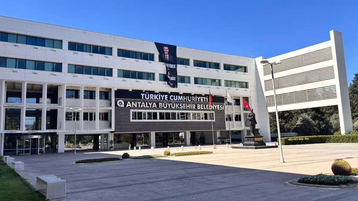 Antalya\'da Rüşvet Soruşturmasında Yeni Gözaltılar