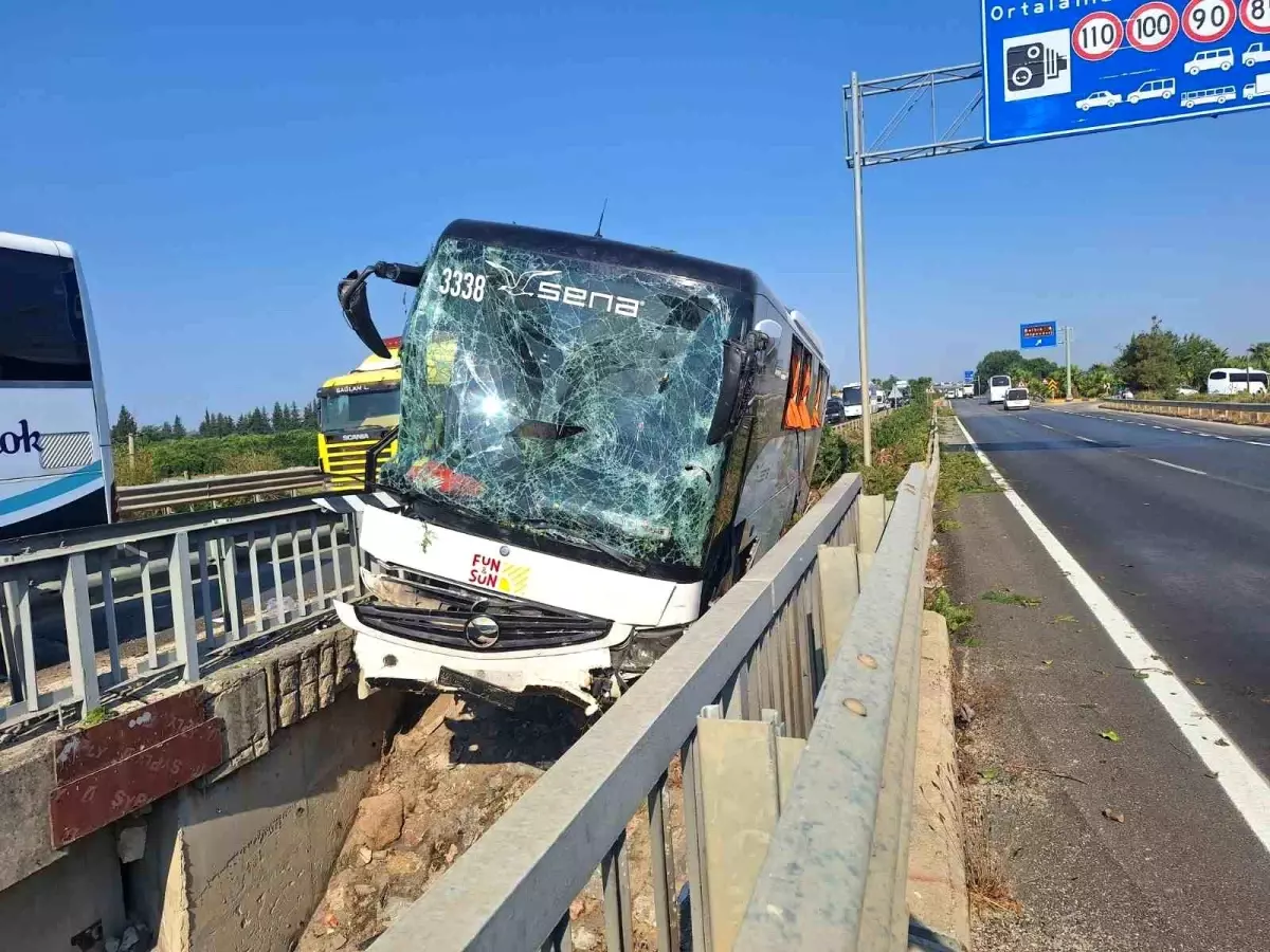 Serik\'te Otobüs Kazası: 34 Yolcu Göz Altında