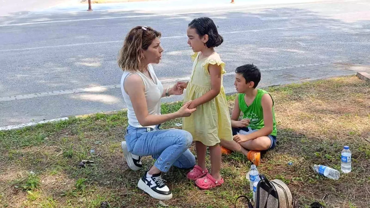Manavgat\'ta Trafik Kazası: Minibüs ile Otomobil Çarpıştı