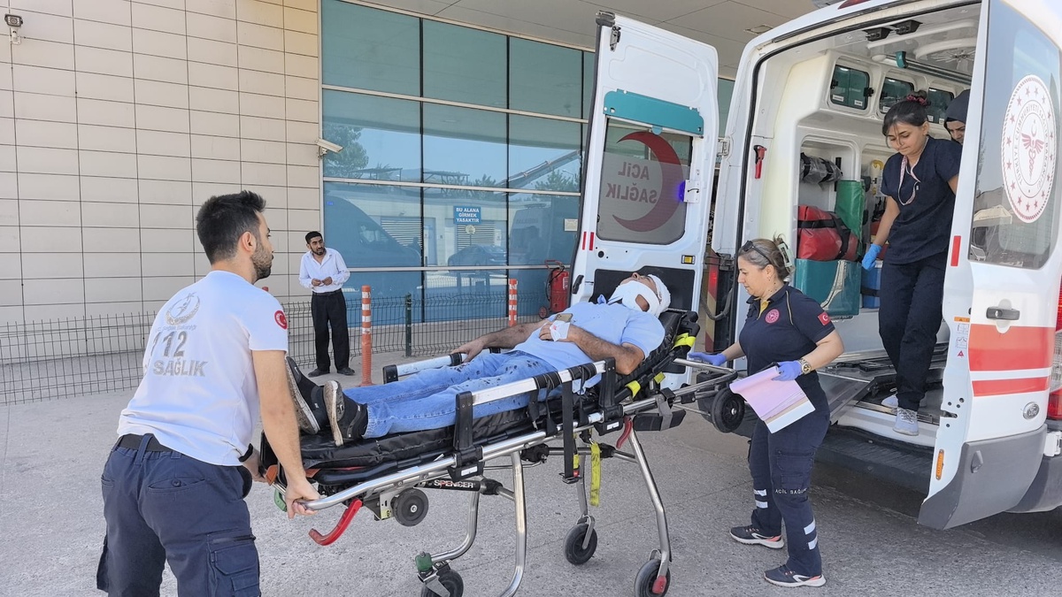 İnegöl\'de Minibüs Kazasında Şoför Yaralandı