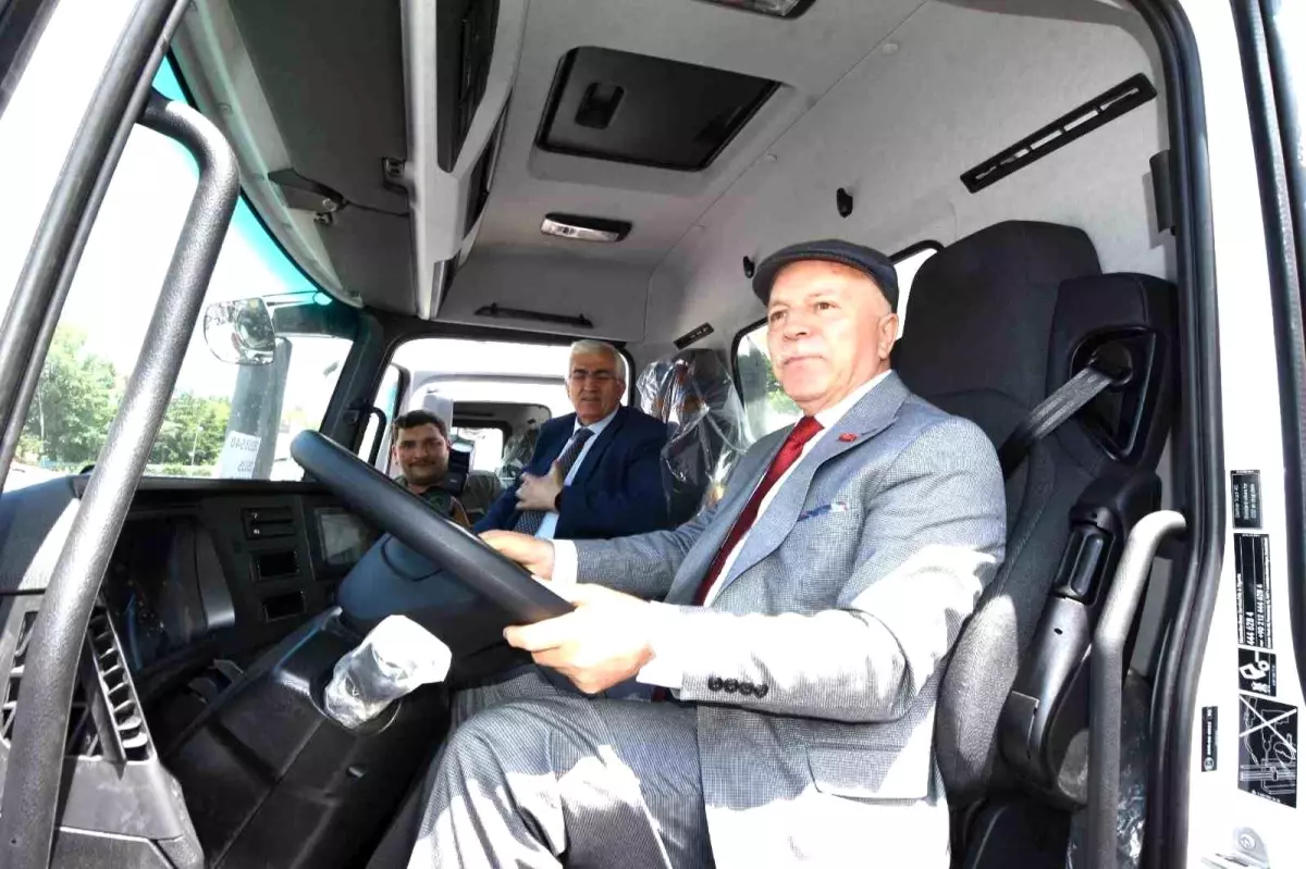 Erzurum Büyükşehir Belediyesi 19\'uncu Araç Filosunu Hizmete Soktu