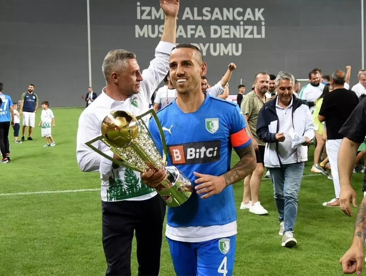 Erkan Değişmez Futbola Veda Etti