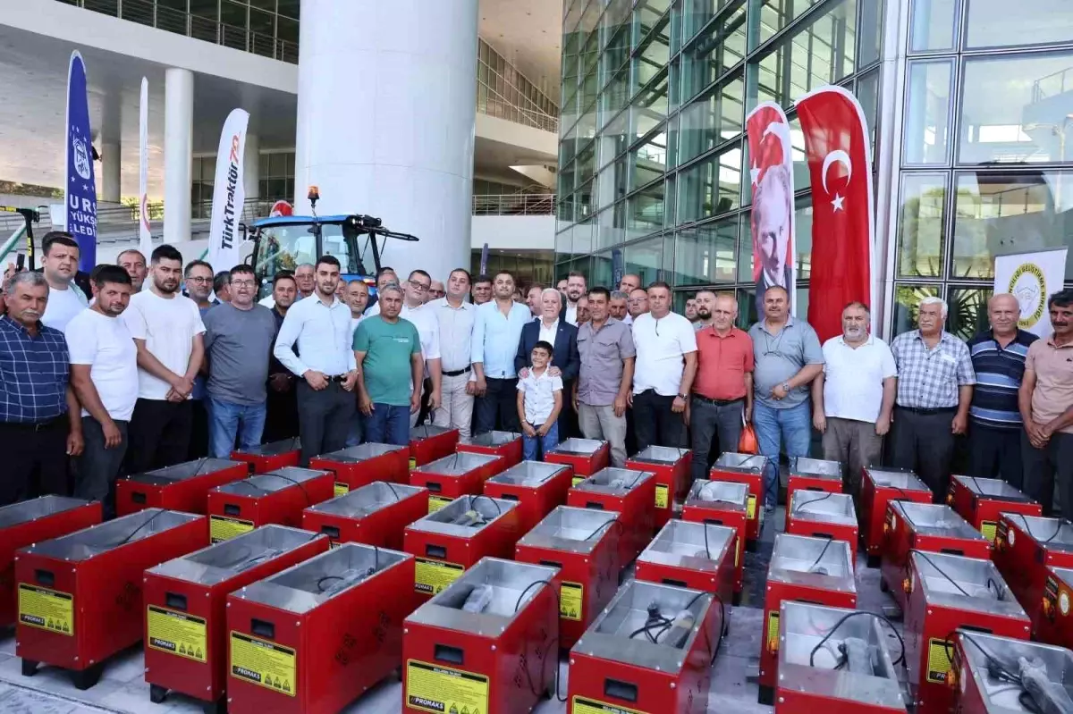 Bursa Büyükşehir Belediyesi\'nden Çiftçilere 38 Salça Makinesi Desteği