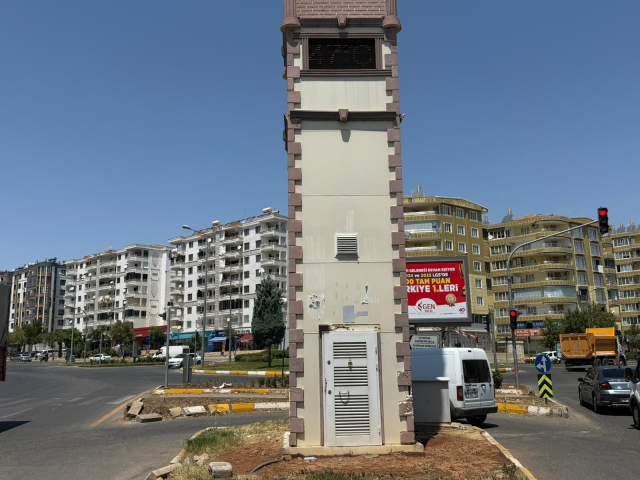 Diyarbakır'da termometre 47 dereceyi gösterdi: Çocuklar havuzlara, yetişkinler camilere akın etti