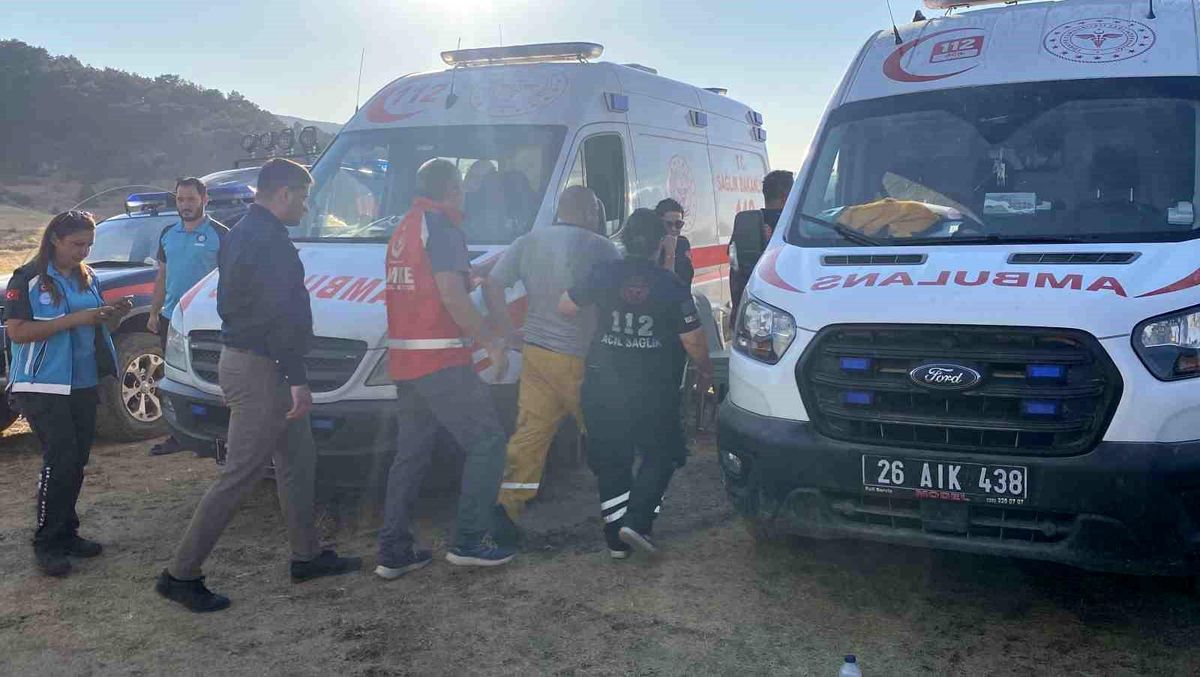 Seyitgazi Orman Yangını: İtfaiye Eri Dumandan Etkilendi