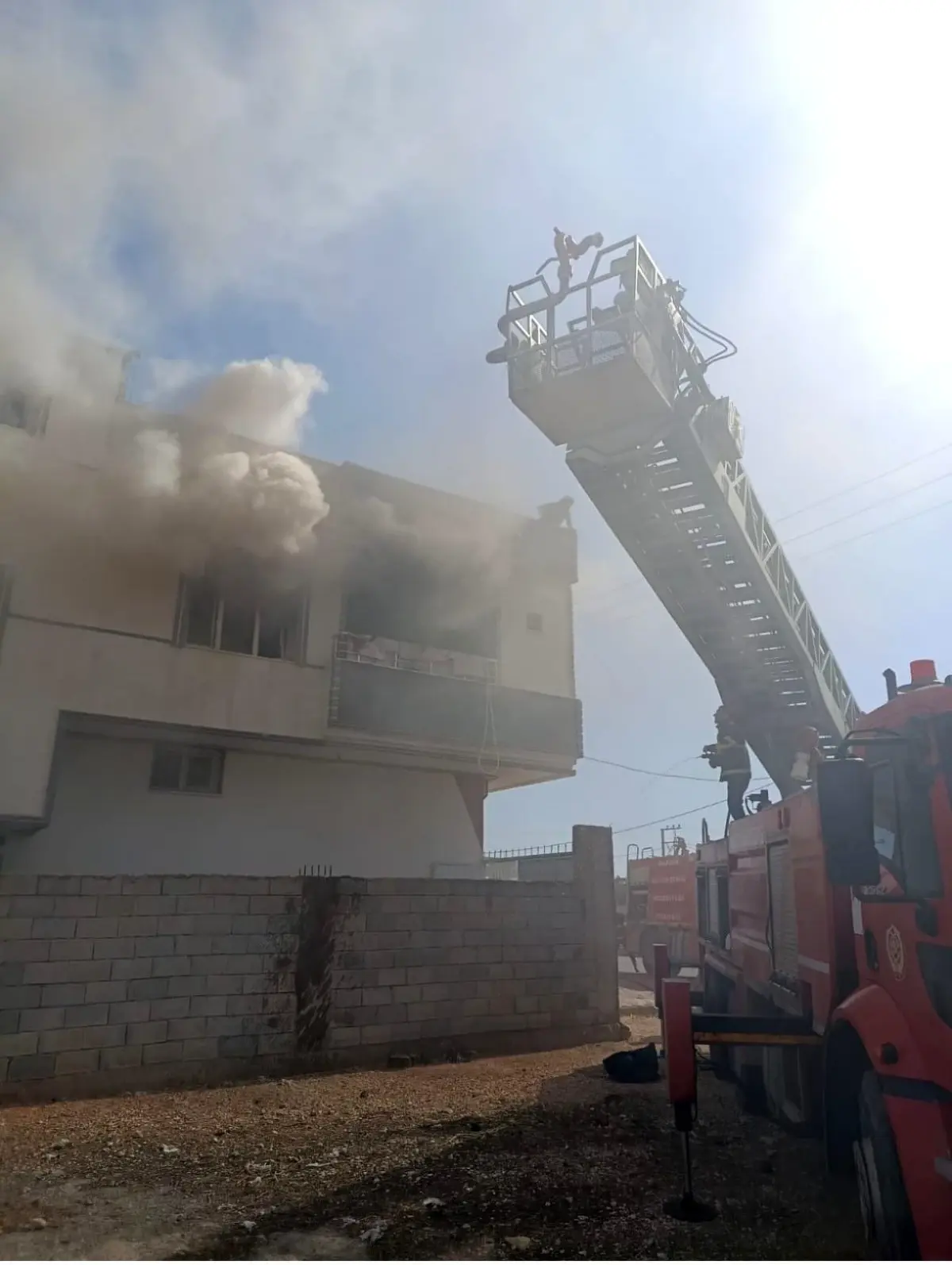 Nusaybin\'de Ev Yangını: Eşyalar Zarar Gördü