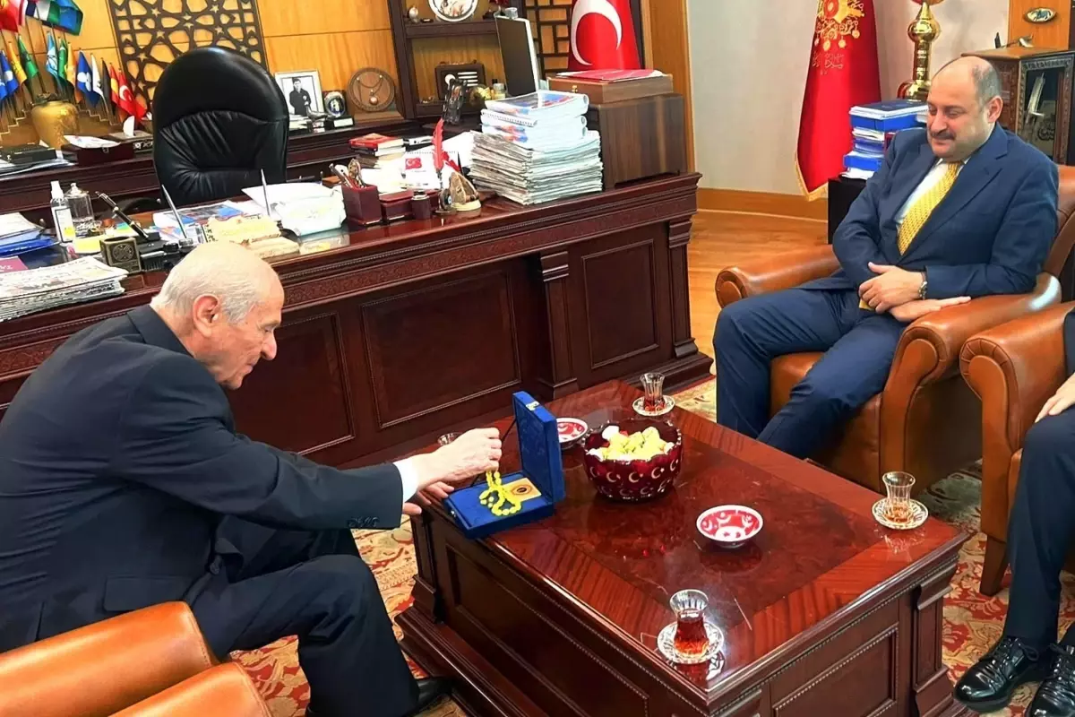 MHP\'ye mi geçiyor? Mehmet Kasım Gülpınar\'dan Bahçeli\'ye sürpriz ziyaret