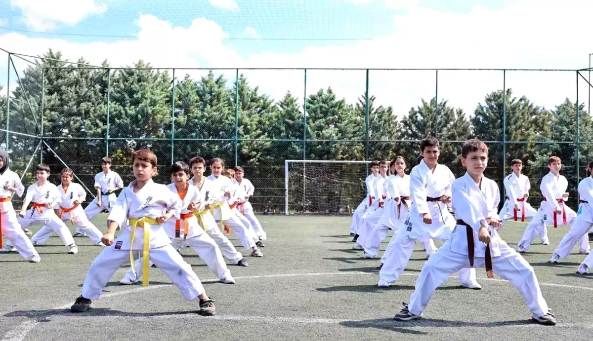 Sultangazi Belediyesi Yaz Spor Okulları ile Gençlere Spor Eğitimi Sunuyor
