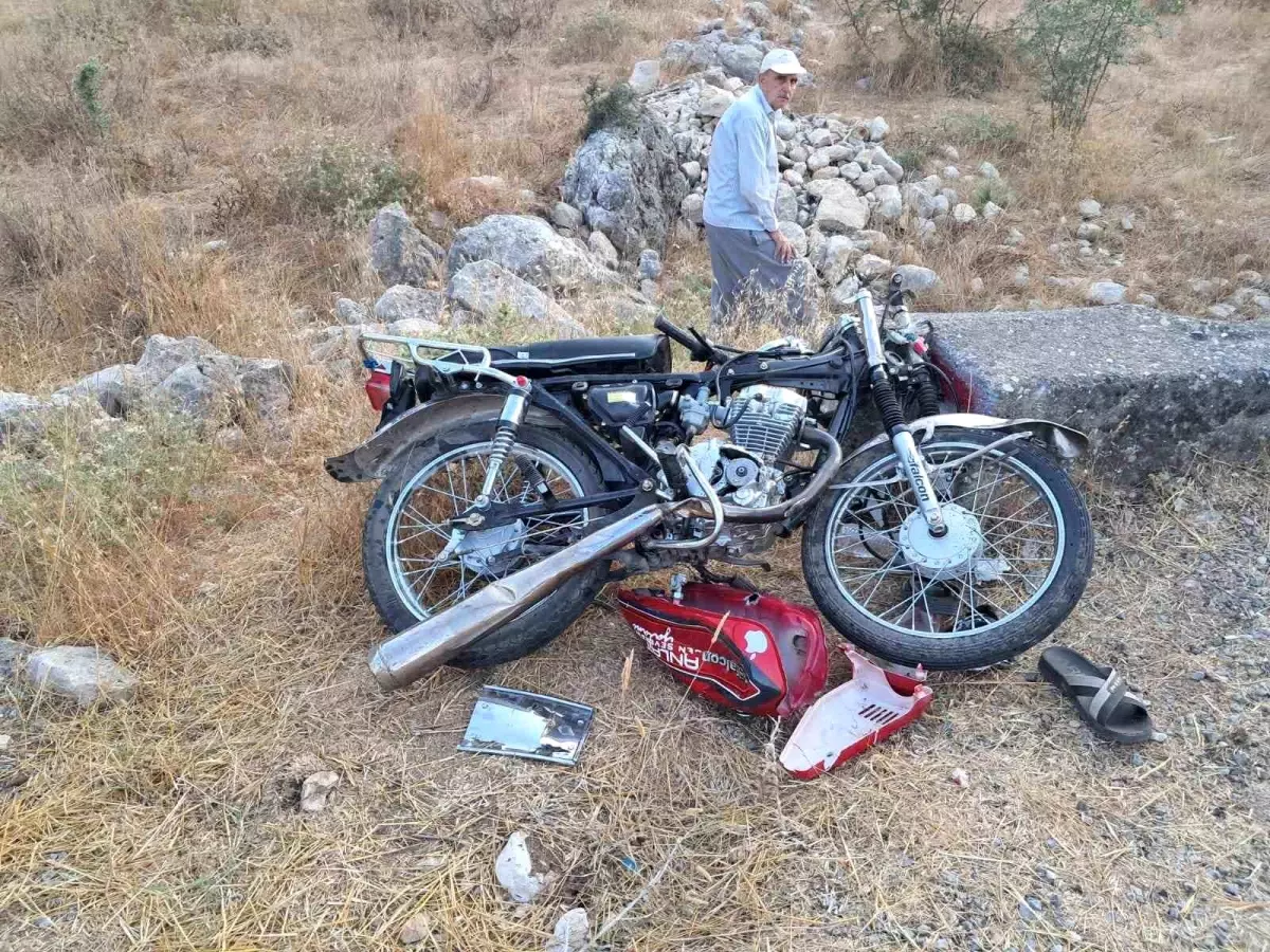 Mersin\'de Motosiklet-Traktör Kazası: 1 Ölü
