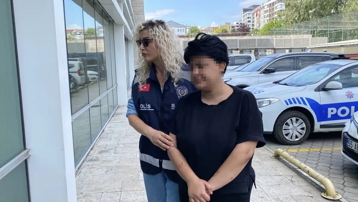 20 yaşındaki genç kız tartıştığı annesini 11 yerinden bıçakladı