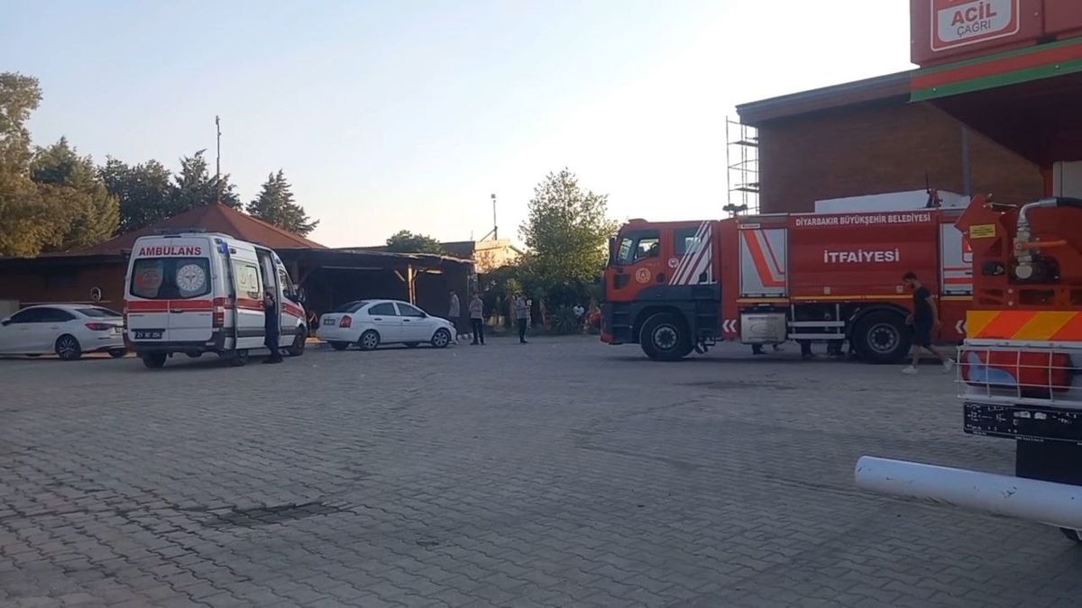 Diyarbakır\'da Kafede Yangın