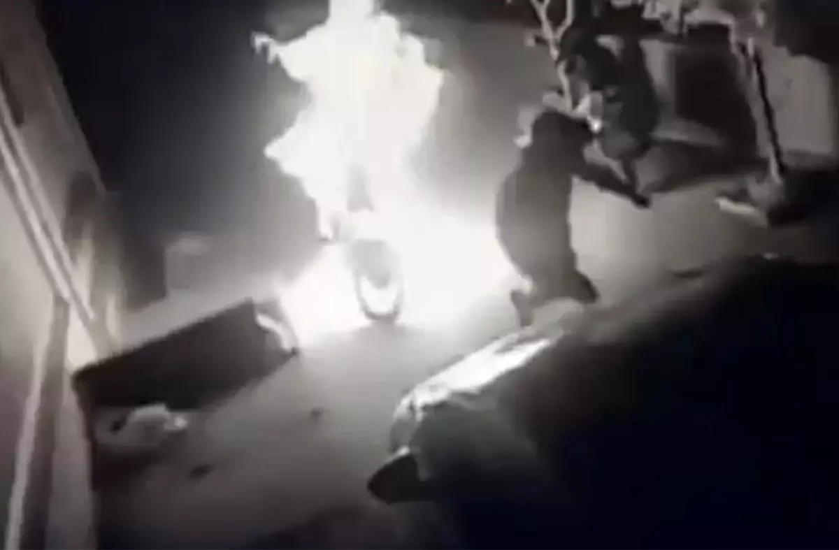 Çanakkale\'de Motosiklet Kundaklaması