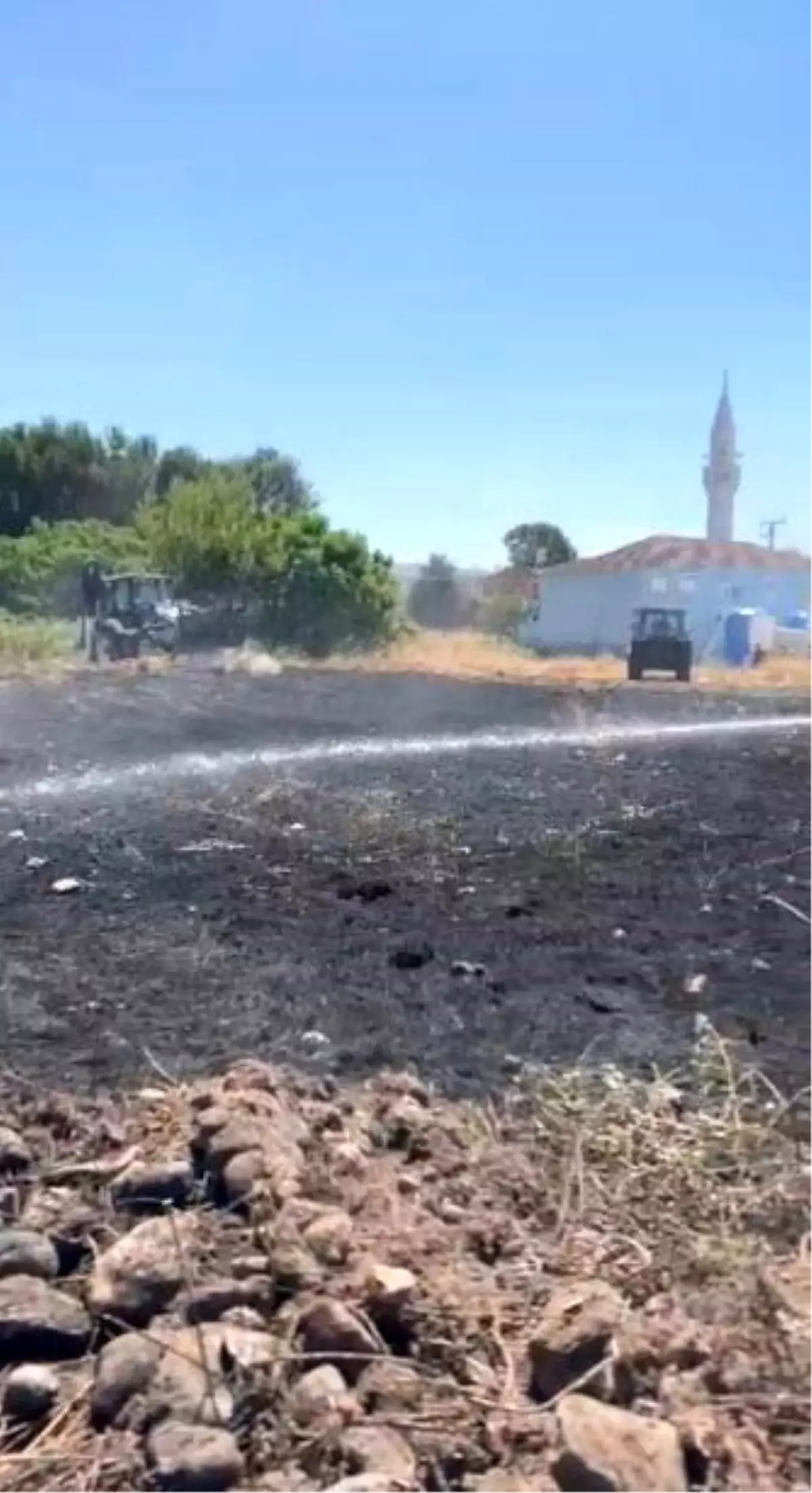 Karamürsel\'de Tarım Arazisinde Yangın Kontrol Altına Alındı