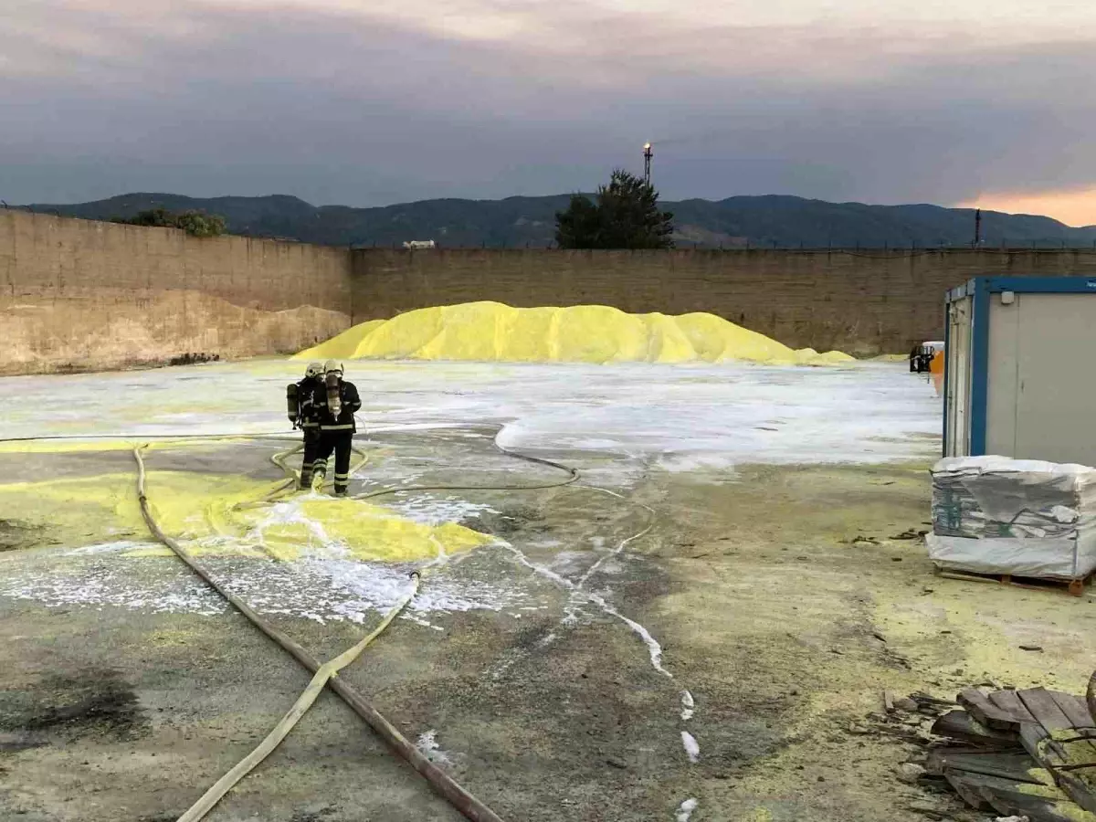 Körfez\'de Kükürt Deposu Yangını