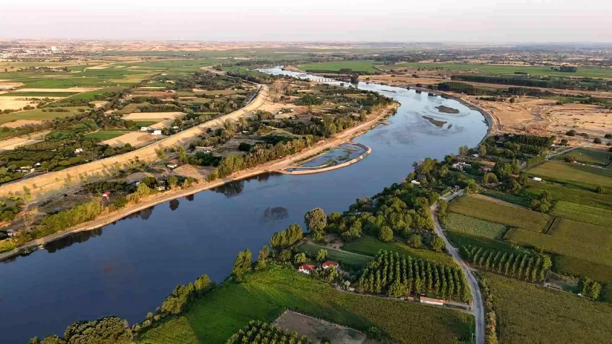 Edirne\'de Meriç Nehri\'ne Su Bırakıldı
