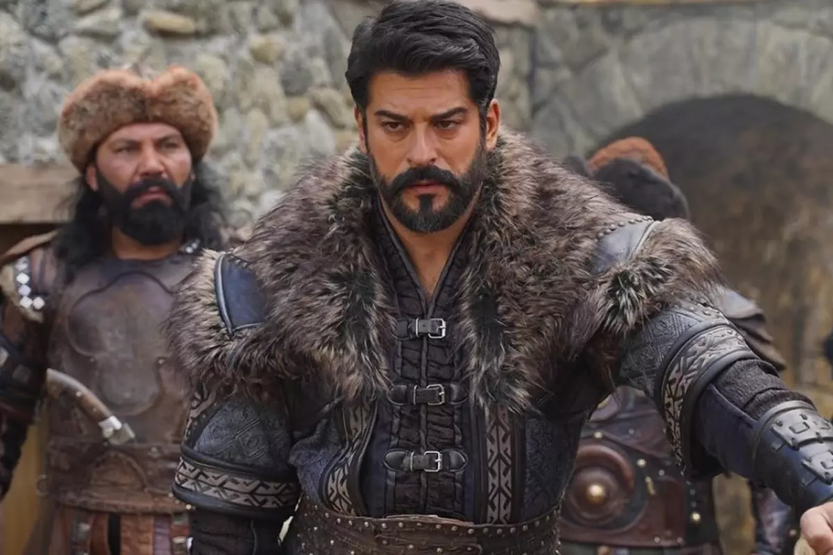 Kuruluş Osman sonrası imaj değişikliği! Burak Özçivit sakalına ve bıyığına veda etti