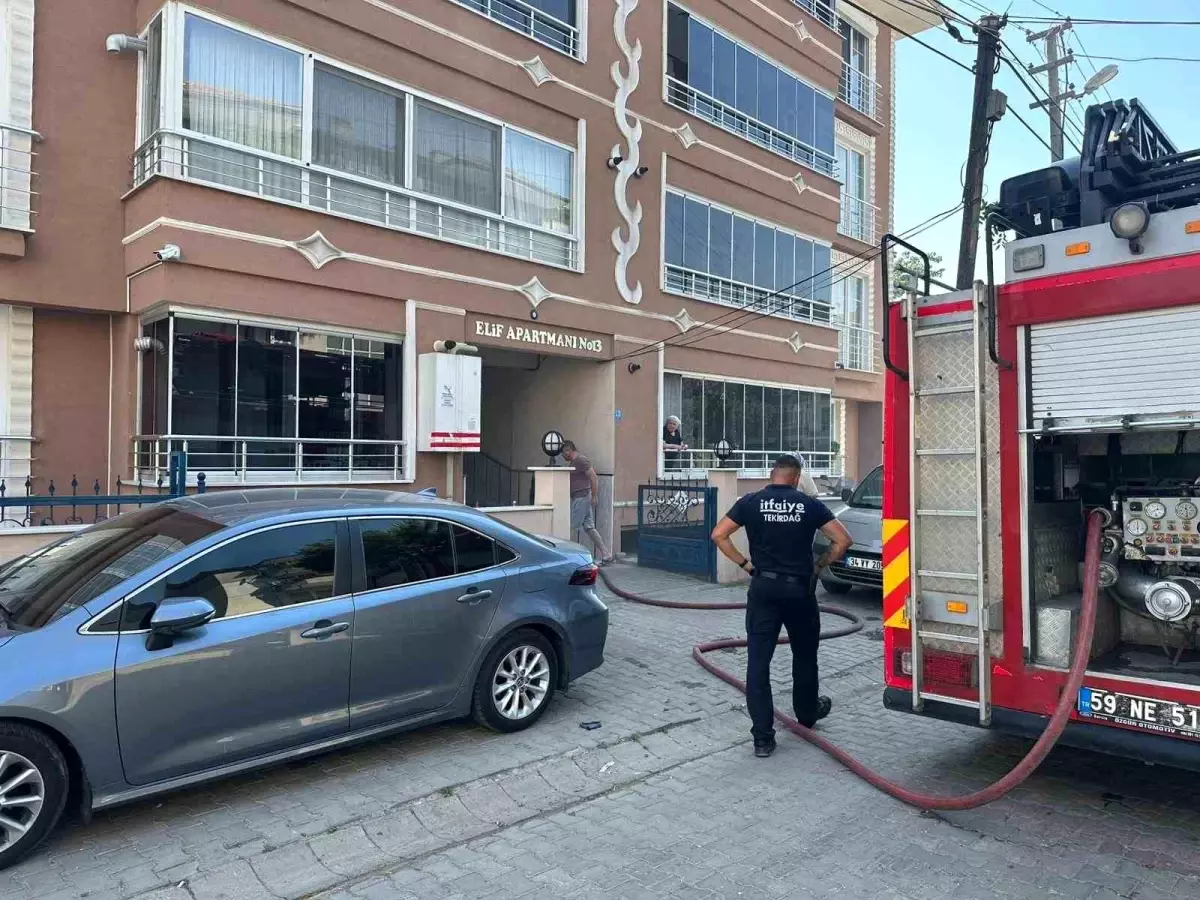 Tekirdağ\'da Dairede Yangın Paniği