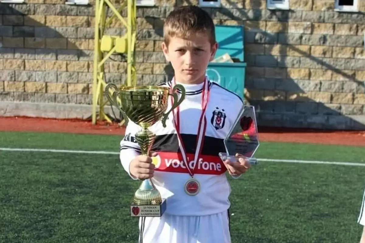 10 yaşında geldiği Beşiktaş\'a veda ediyor