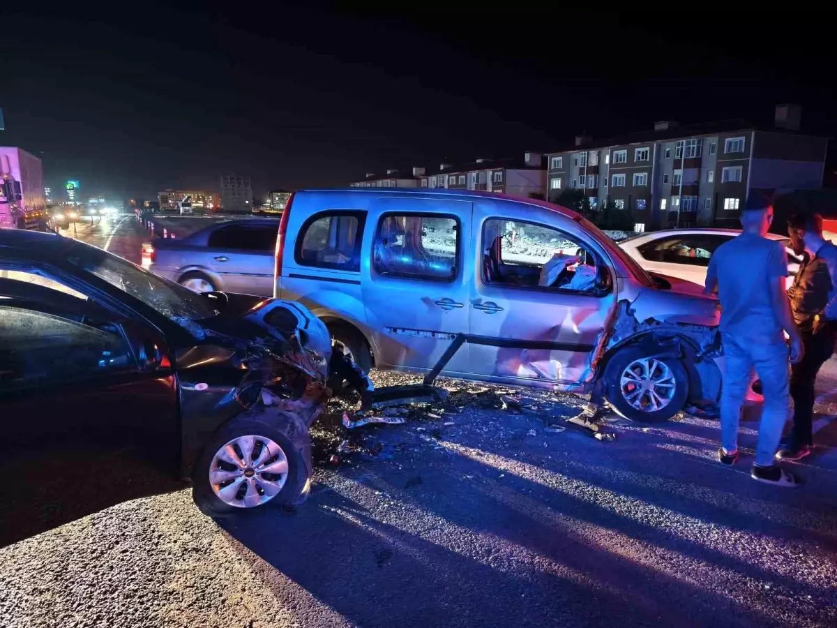 Bitlis\'te Trafik Kazası: 14 Yaralı