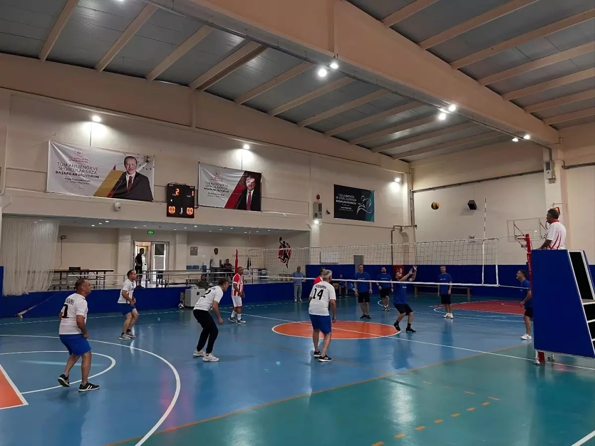 Buharkent\'te Geleneksel Taze İncir Festivali Kapsamında Voleybol Turnuvası Başladı