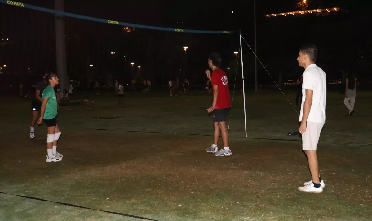 Antalya\'da Sıcak Hava Akşam Saatlerini Canlandırdı