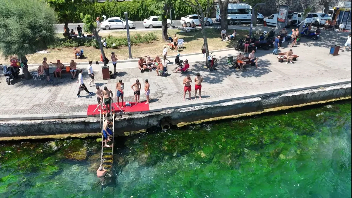 İstanbul\'da Sıcak Hava Denize Koştu