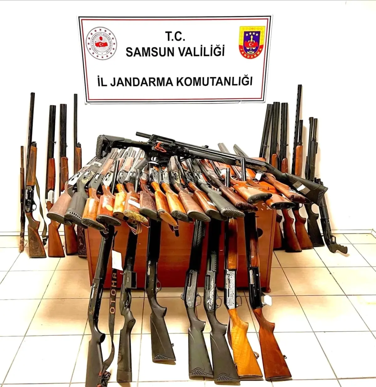 Samsun\'da Silah Operasyonu: 37 Tüfek Ele Geçirildi