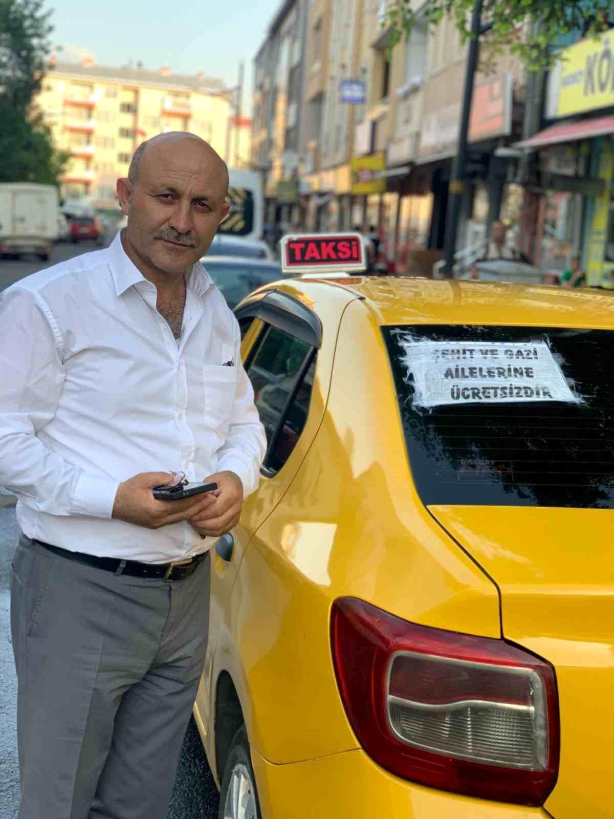 Karslı taksicilerden örnek davranış
