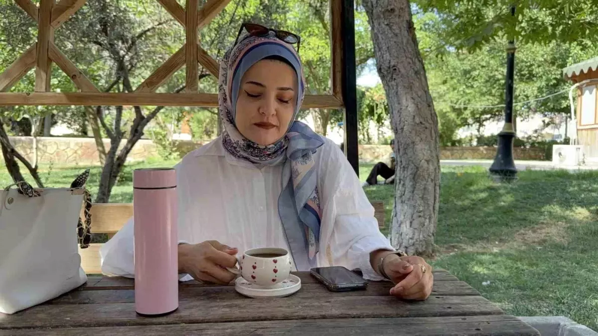 Mardin\'de Aşırı Sıcaklarda Çay Keyfi