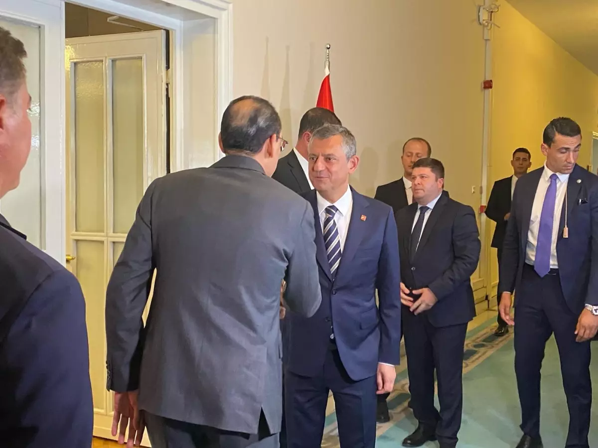 CHP lideri Özgür Özel, Terörsüz Türkiye Komisyonu için şartını açıkladı