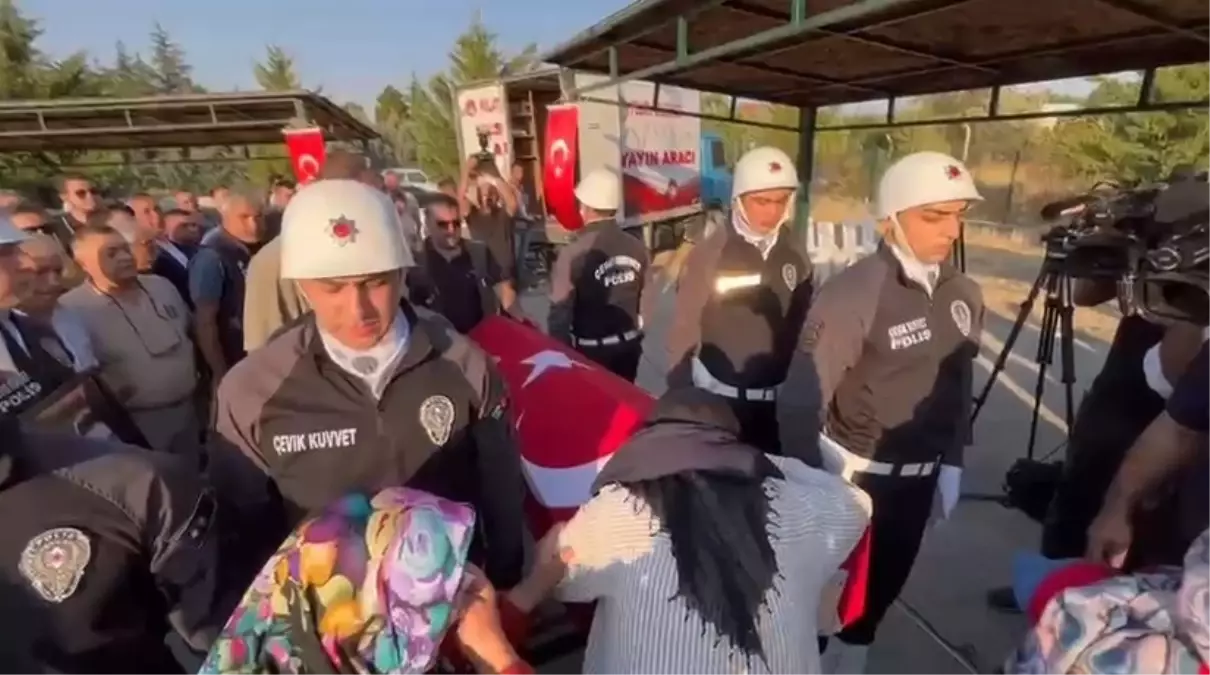 AKUT gönüllüsü Alperen Özcan orman yangınında şehit oldu