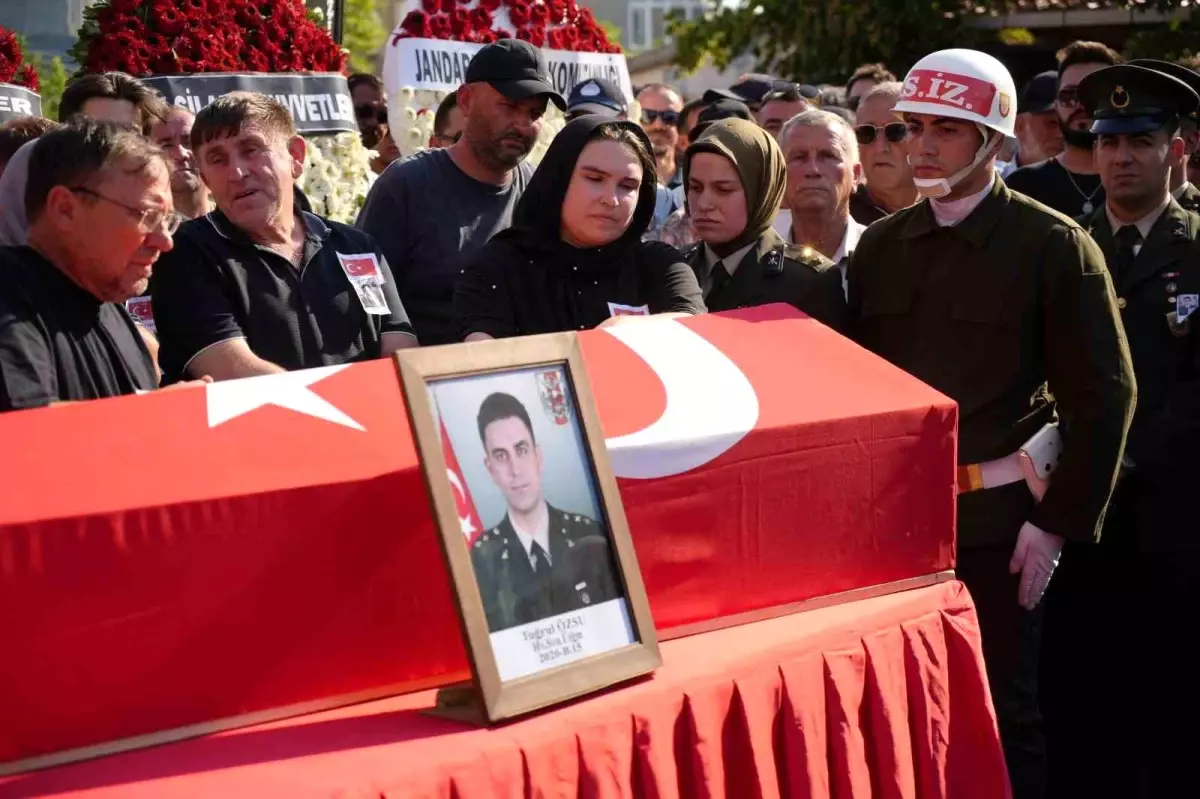 Şehit Üsteğmen Tuğrul Özsu, Edirne\'de son yolculuğuna uğurlandı