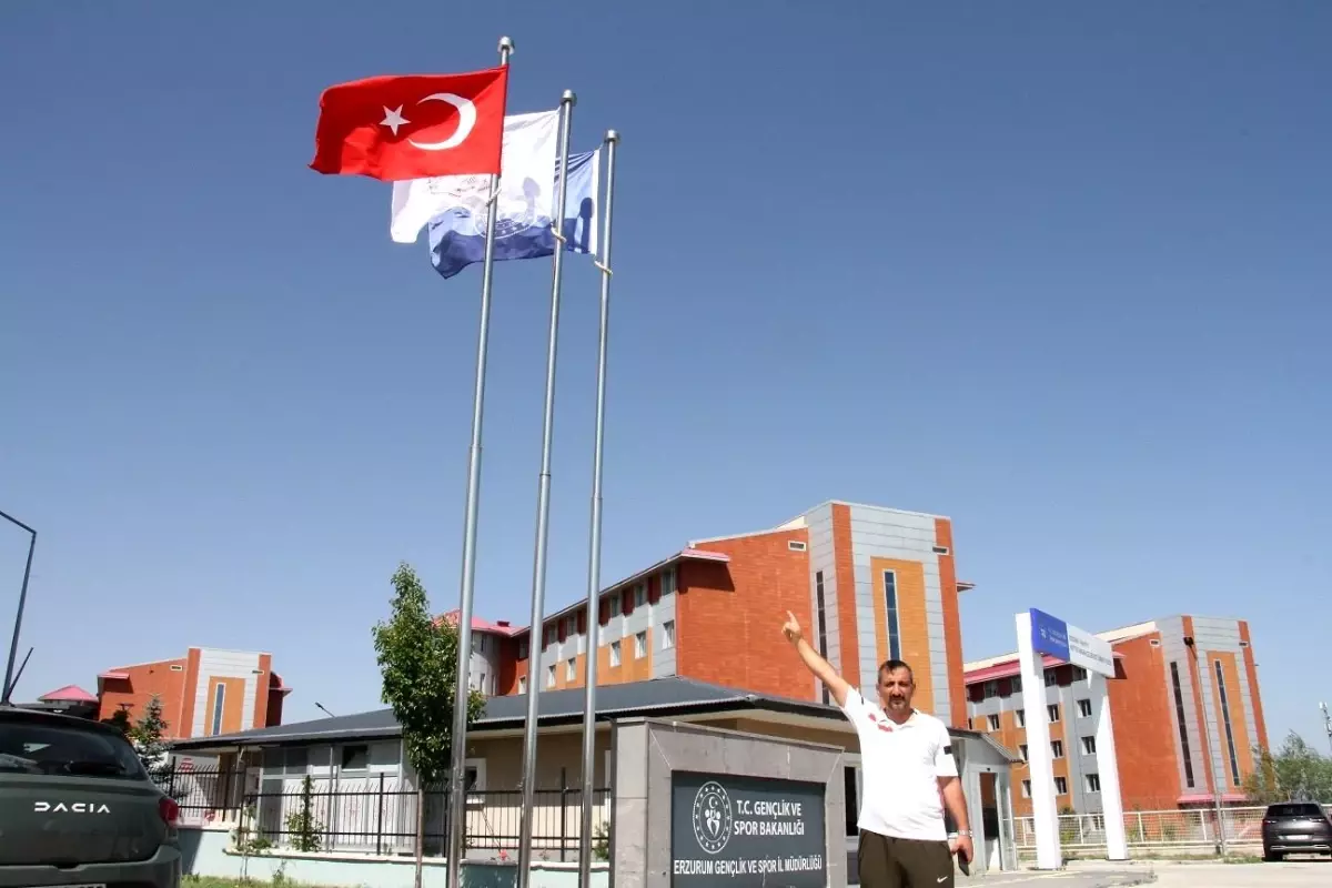 Erzurum\'da Tesislerin Bayrakları Yenilendi