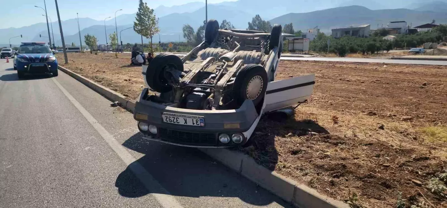 Hatay\'da Otomobil Tırla Çarpıştı