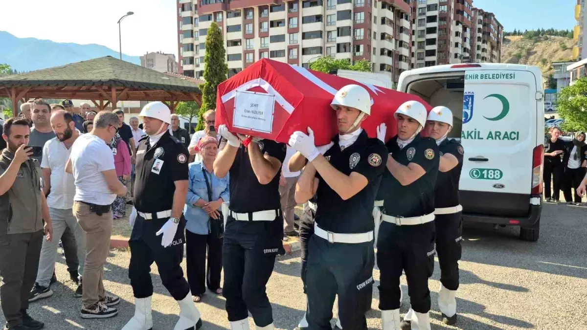 Yangında şehit olan orman muhafaza memuru son yolculuğuna uğurlandı