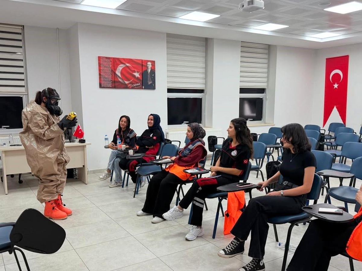 AFAD\'dan Stajyerlere KBRN Eğitimi