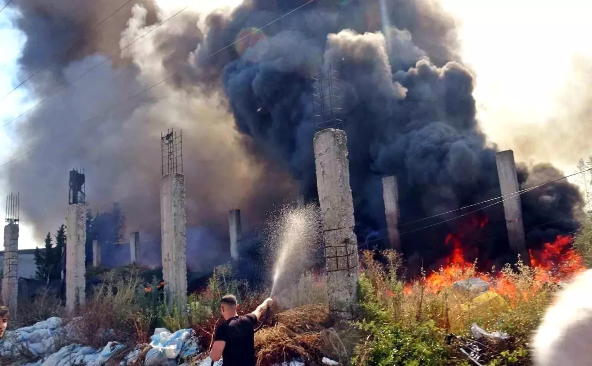 Aksu\'da Yangın: Ev ve İş Yerleri Zarar Gördü