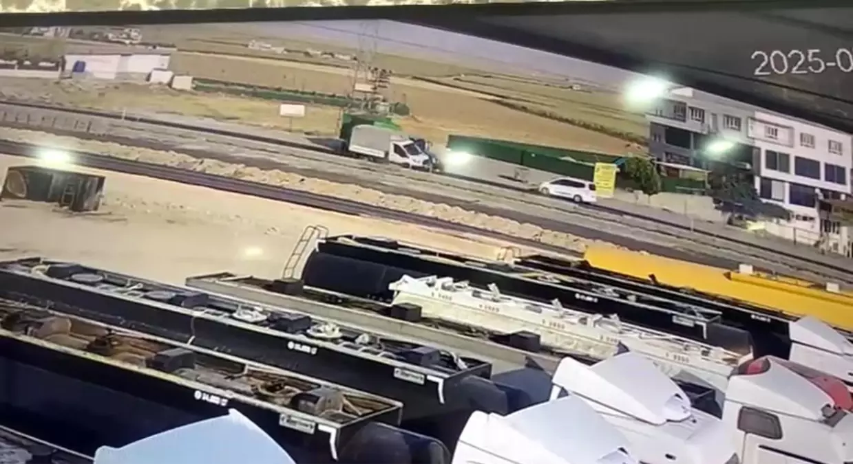 Batman\'da Kamyonet-Traktör Kazası