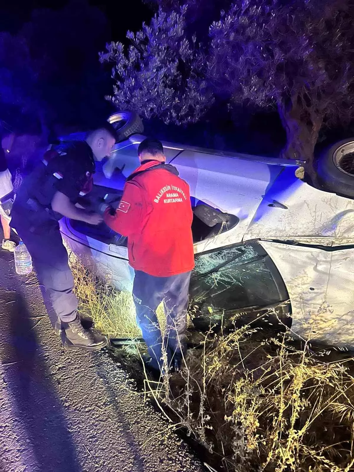 Burhaniye\'de Trafik Kazası: 3 Yaralı