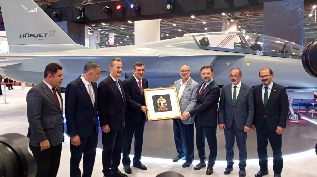 Cevdet Yılmaz IDEF 2025\'i Ziyaret Etti