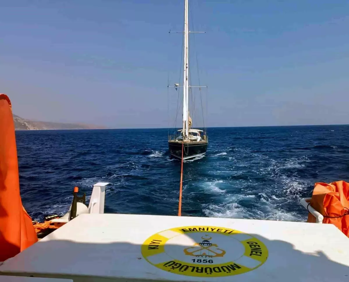 Datça\'da sürüklenen tekne kurtarıldı