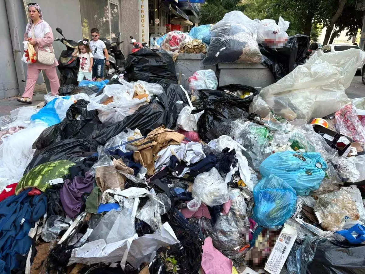 İzmir Konak\'ta Çöp Sorunu İsyana Dönüştü