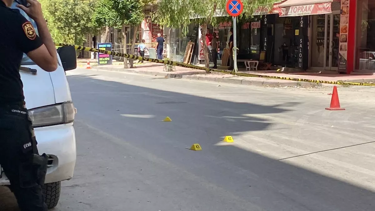 Elazığ\'da Uyuşturucu Krizi: Polis Memuru Yaralandı, Şüpheli Hayatını Kaybetti