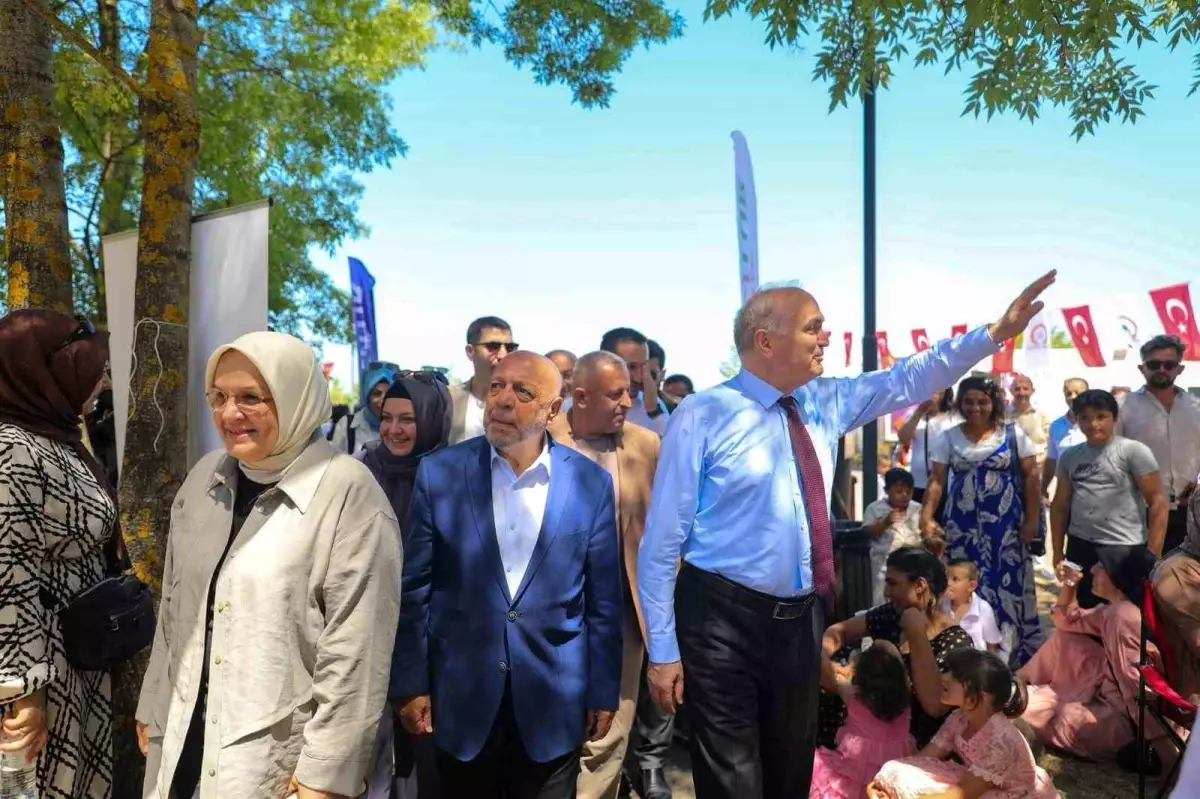 Hizmet-İş\'in pikniğine binlerce kişi katıldı
