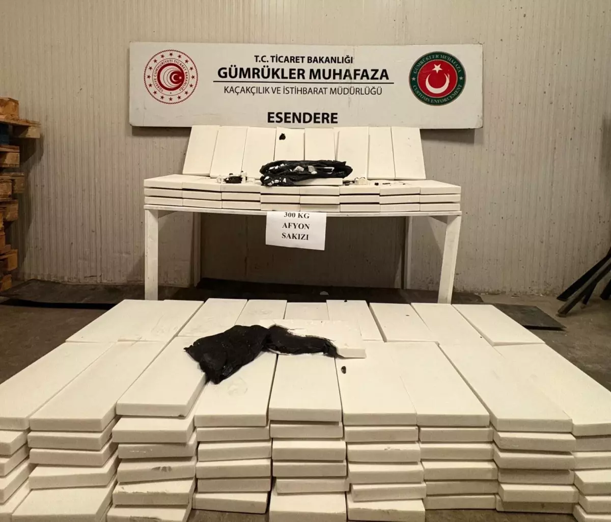 Hakkari\'de 300 Kilo Afyon Sakızı Ele Ge geçirildi