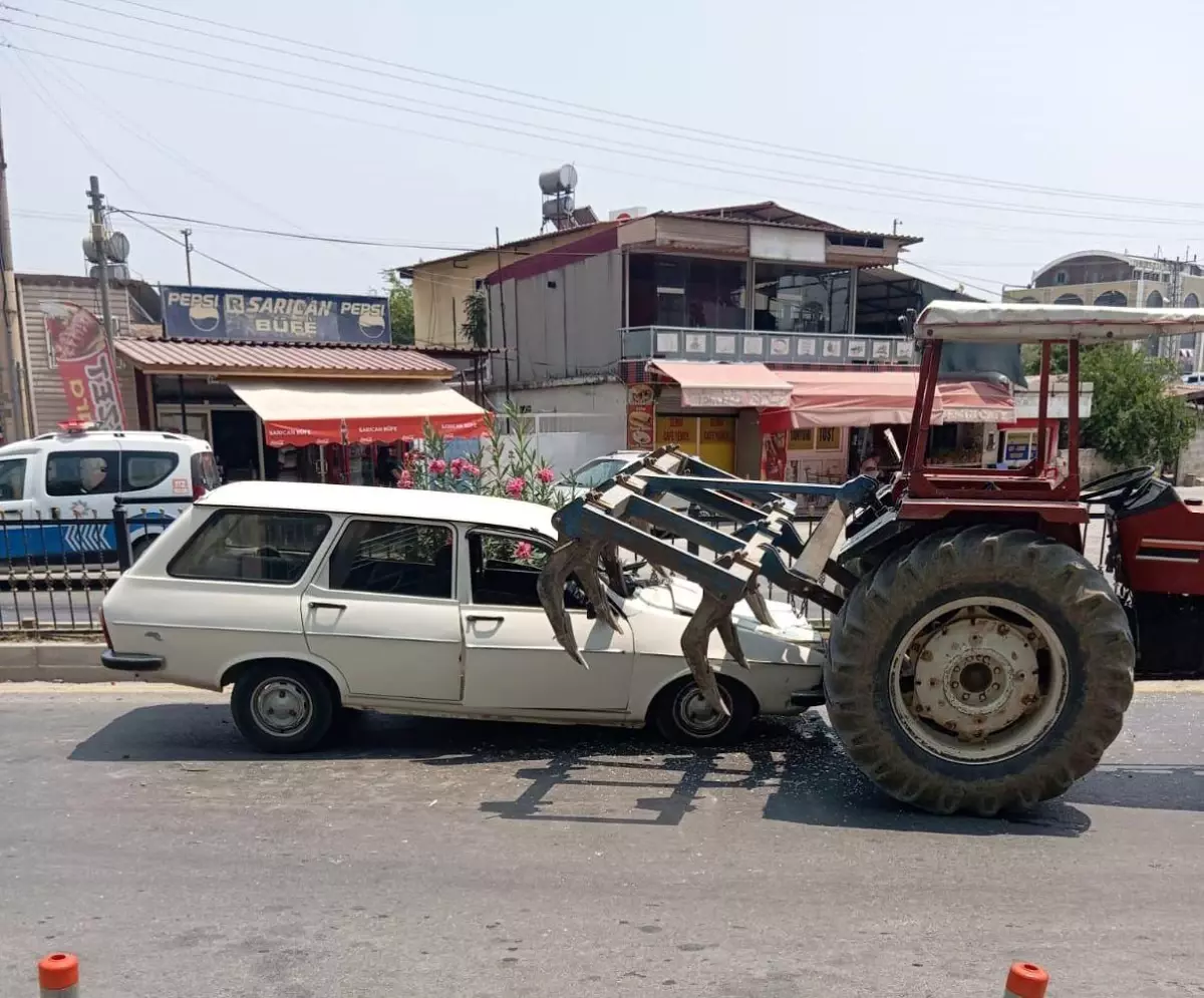 Tarsus\'ta Trafik Kazası: 2 Yaralı