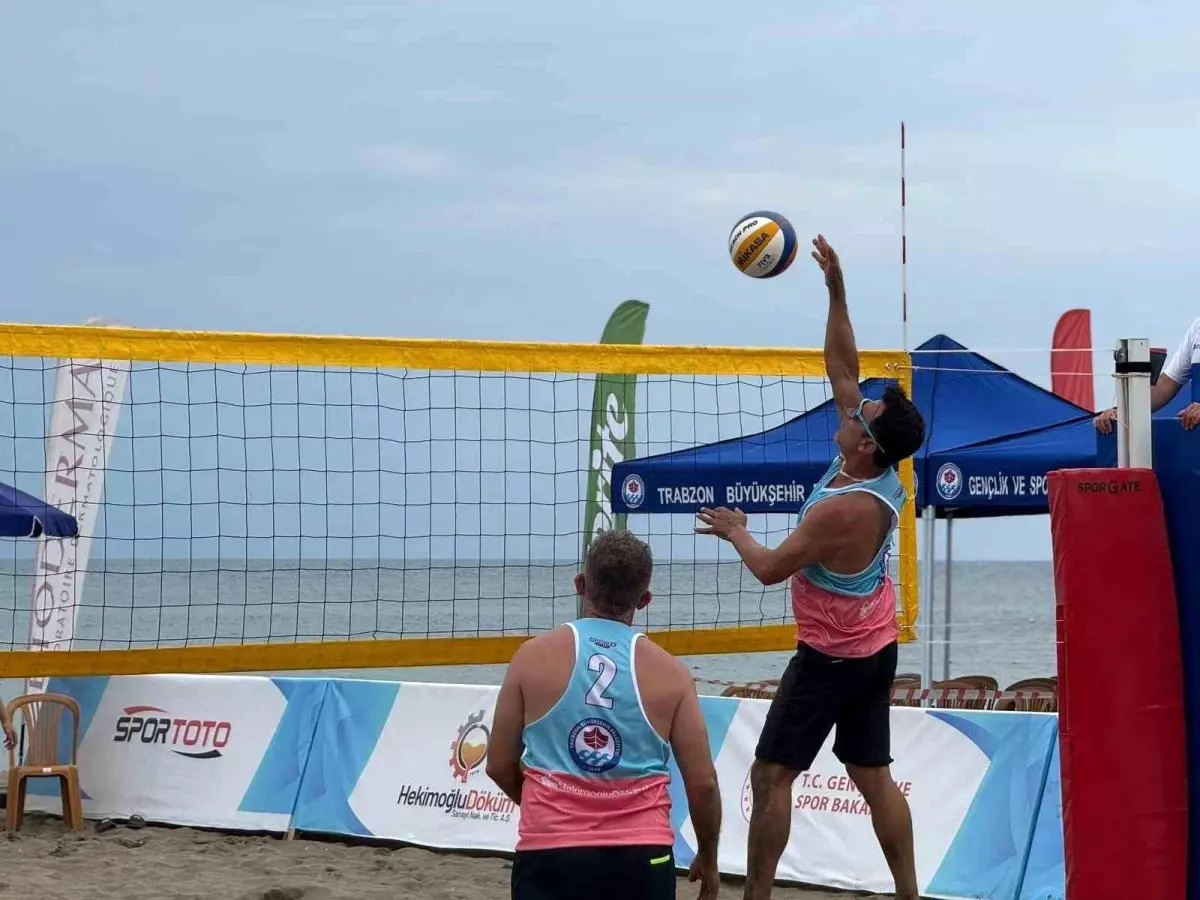 Uluslararası Biodermo Pro Beach Tour Voleybol Turnuvası Trabzon\'da Başladı