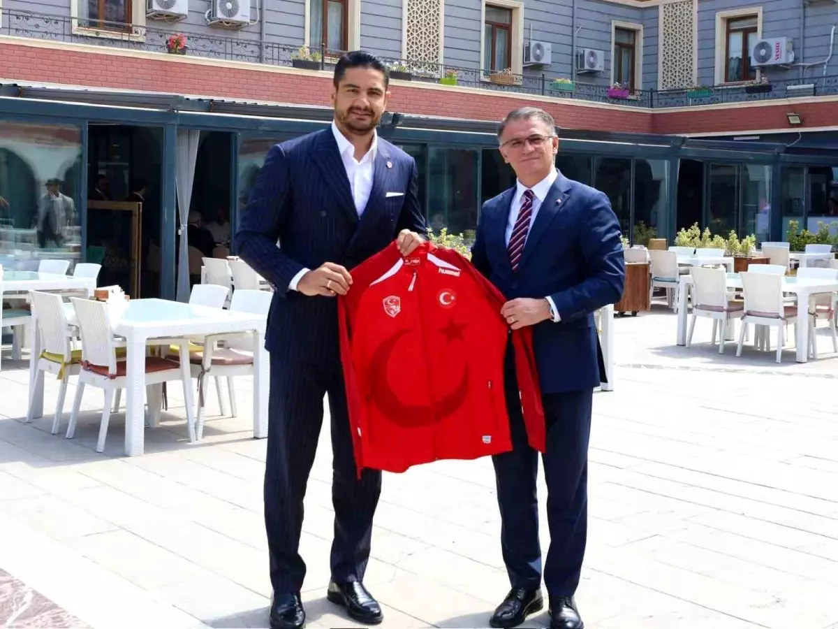 Taha Akgül\'den Van\'da Güreş Eğitim Merkezi Müjdesi