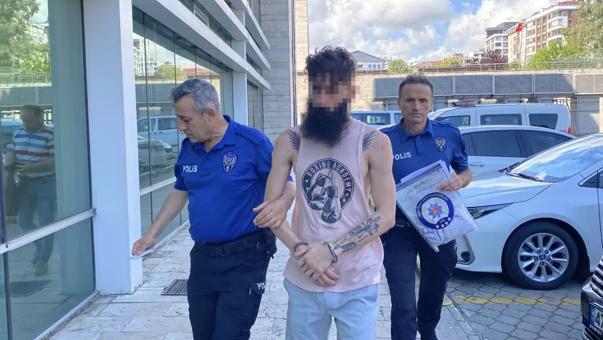Yeğeniyle Sevgili Olanı Bıçakla Yaraladı